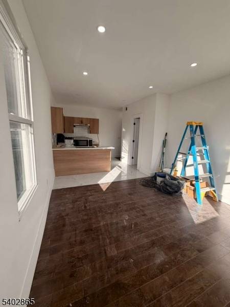 Newark City, NJ 07106,69 Brookdale Ave #2L