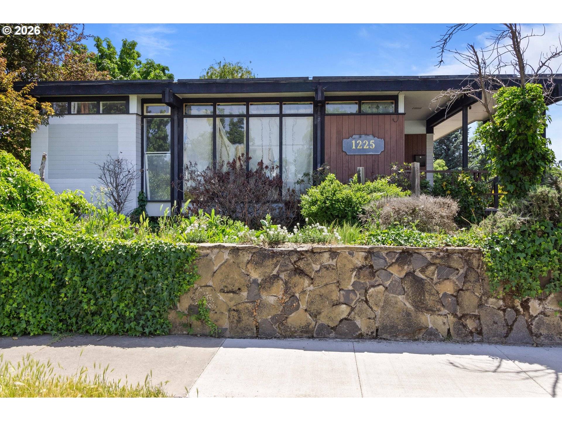 Medford, OR 97501,1225 W Main ST