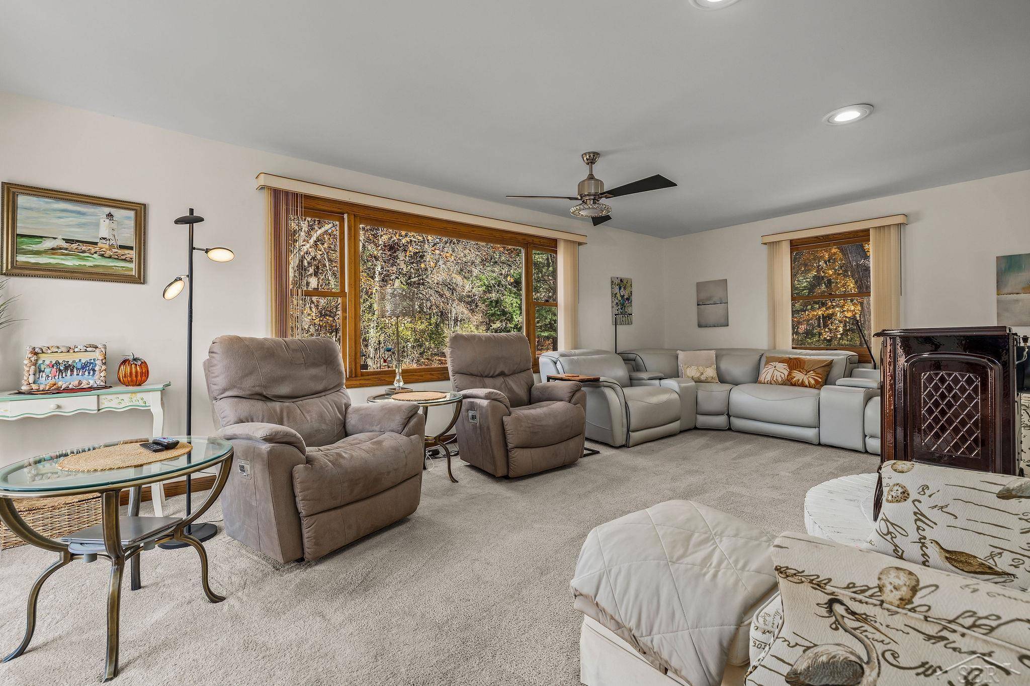 Midland, MI 48640,1305 E Pine River RD