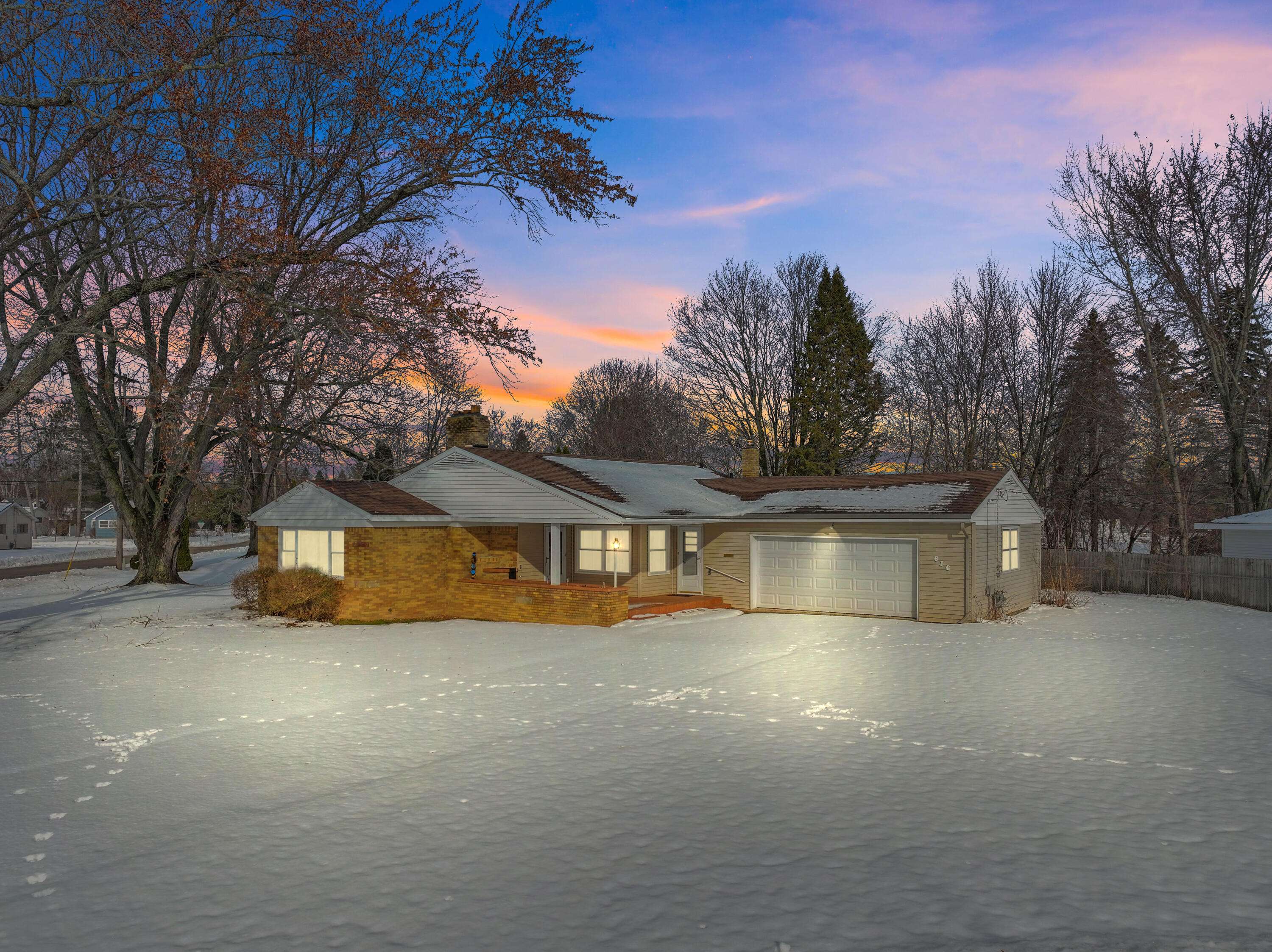 Cadillac, MI 49601,616 LakeShore DR