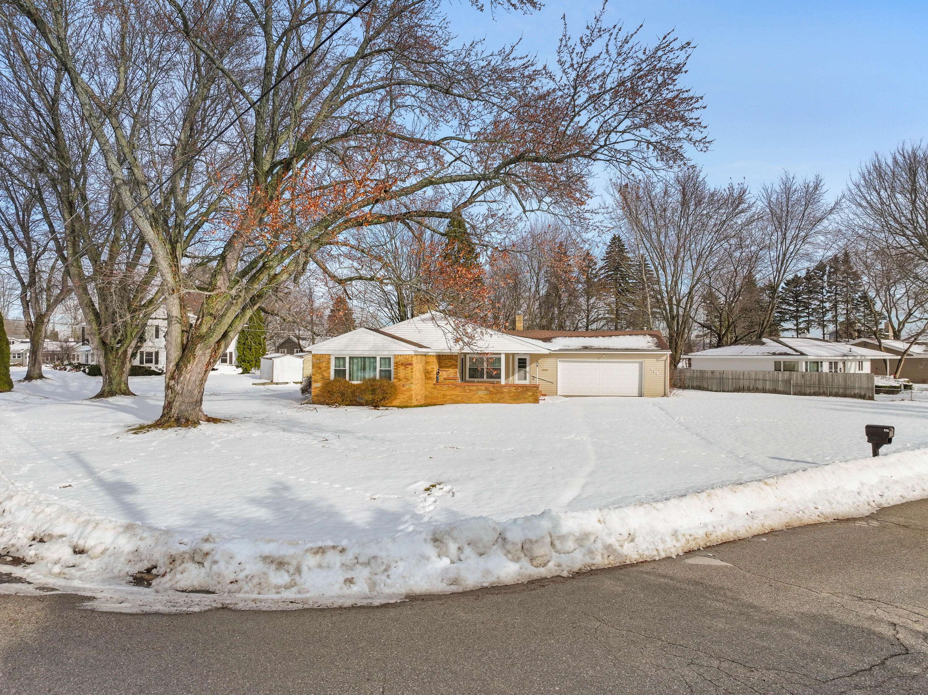 Cadillac, MI 49601,616 LakeShore DR