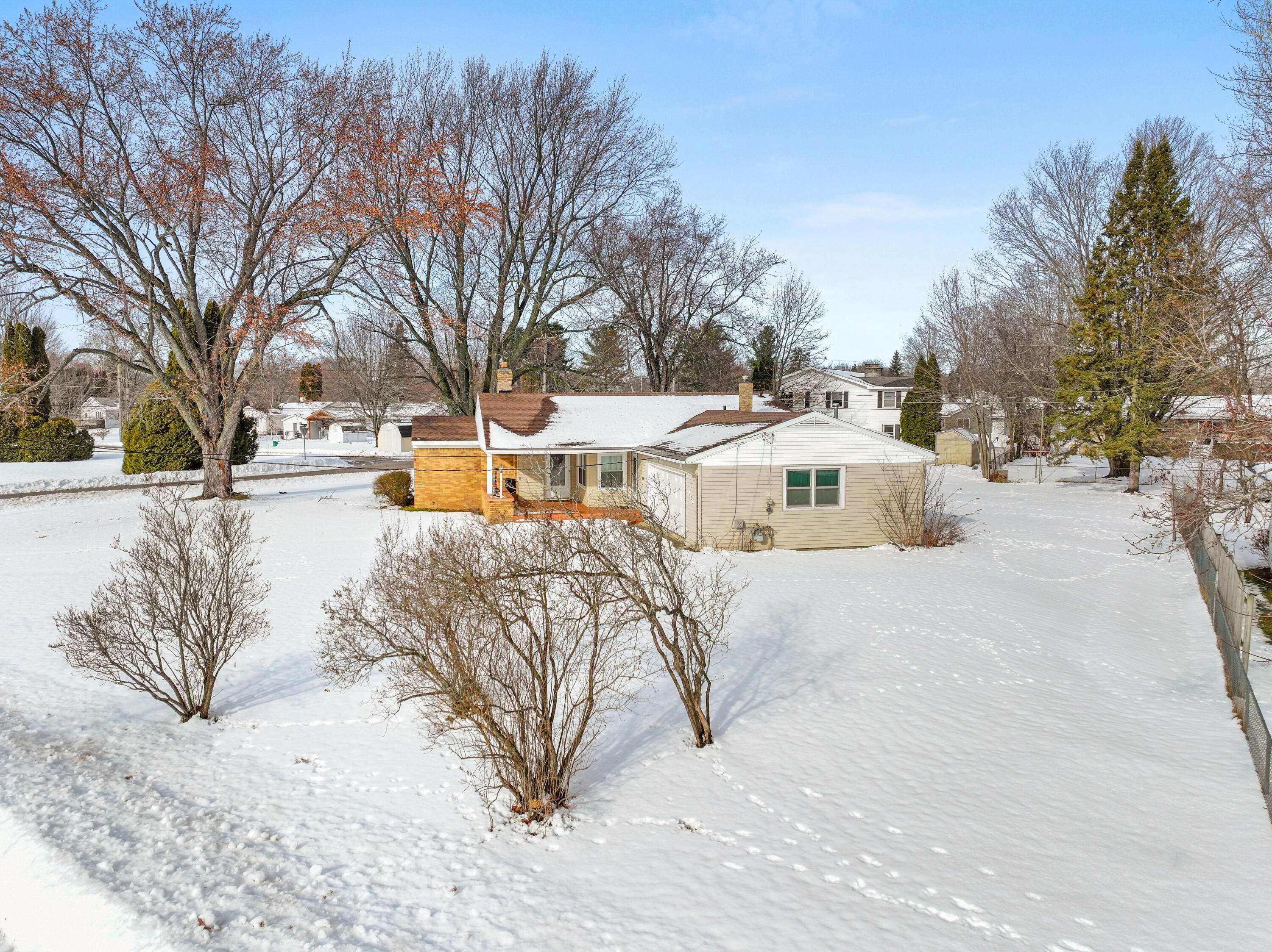 Cadillac, MI 49601,616 LakeShore DR