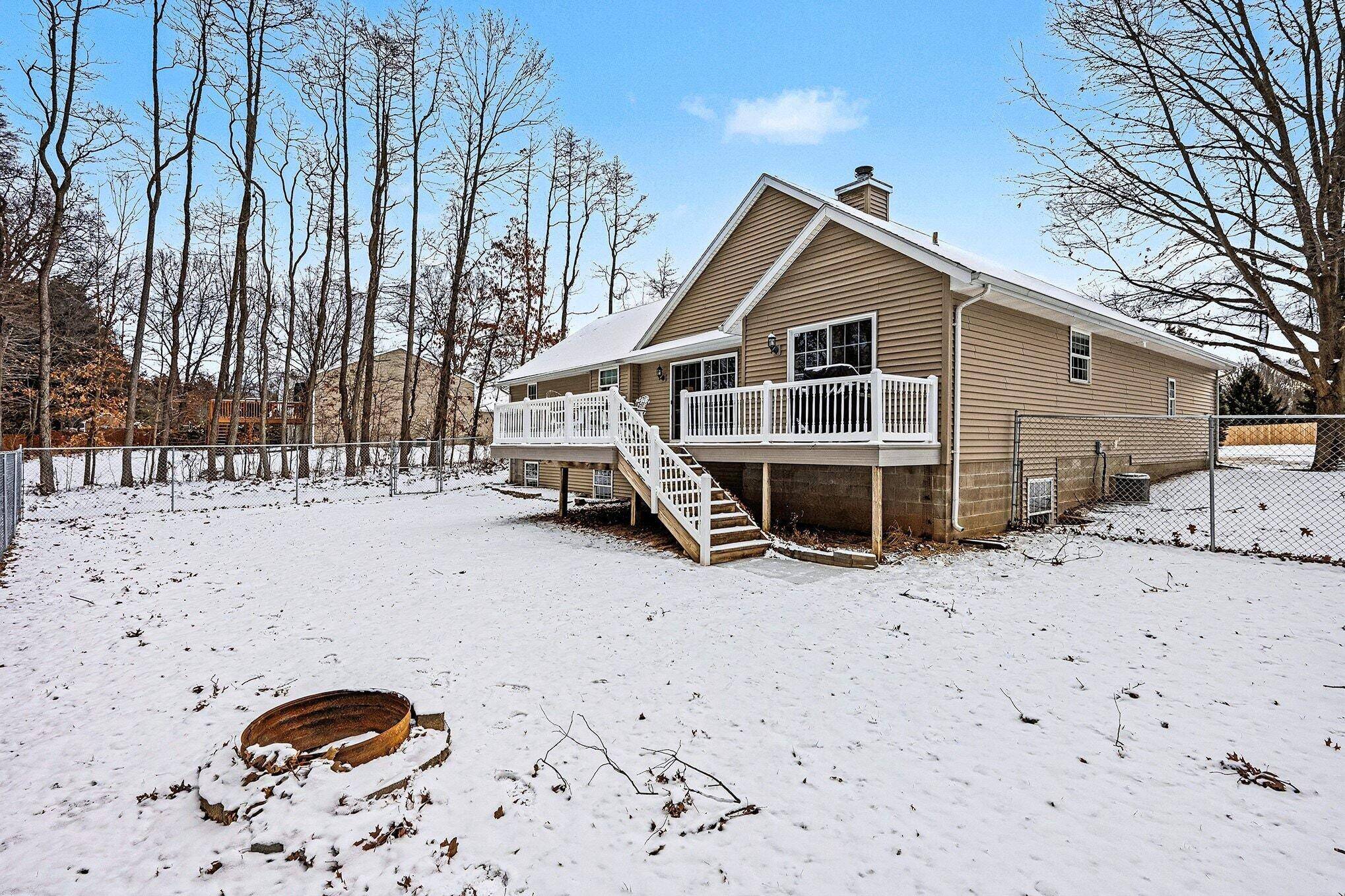 Gobles, MI 49055,32282 Pinedale LN