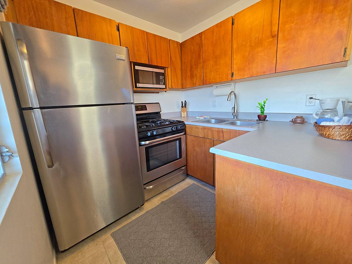 Kailua-kona, HI 96740,75-6008 ALII DR #236