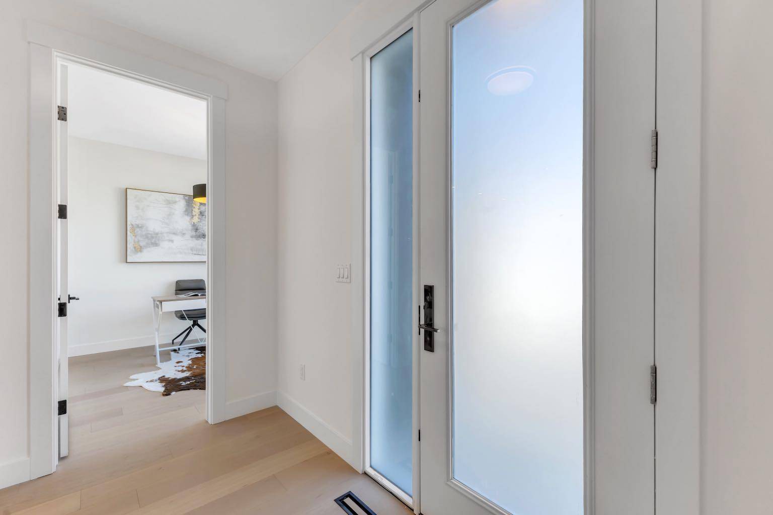 Calgary, AB T2K 0C6,415 37 AVE NW