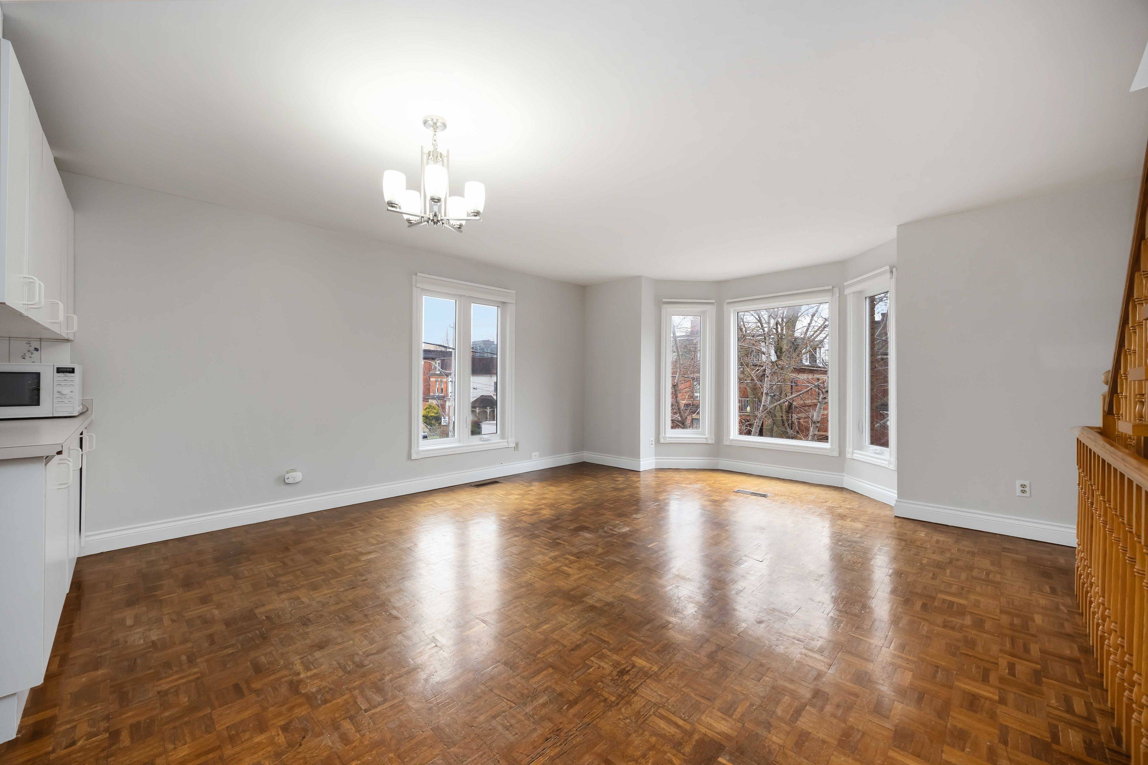 Toronto C01, ON M6J 3C9,211 Dovercourt RD #Upper