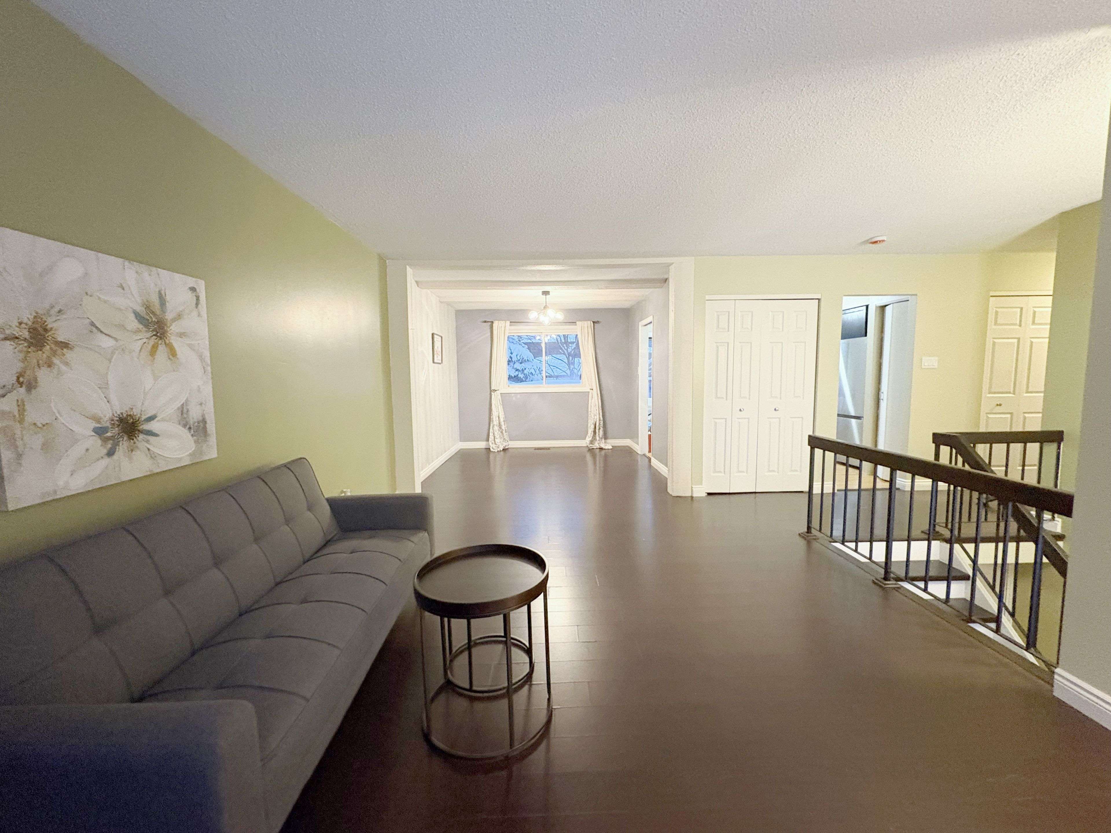 Whitby, ON L1N 5N6,7 Barberry CT