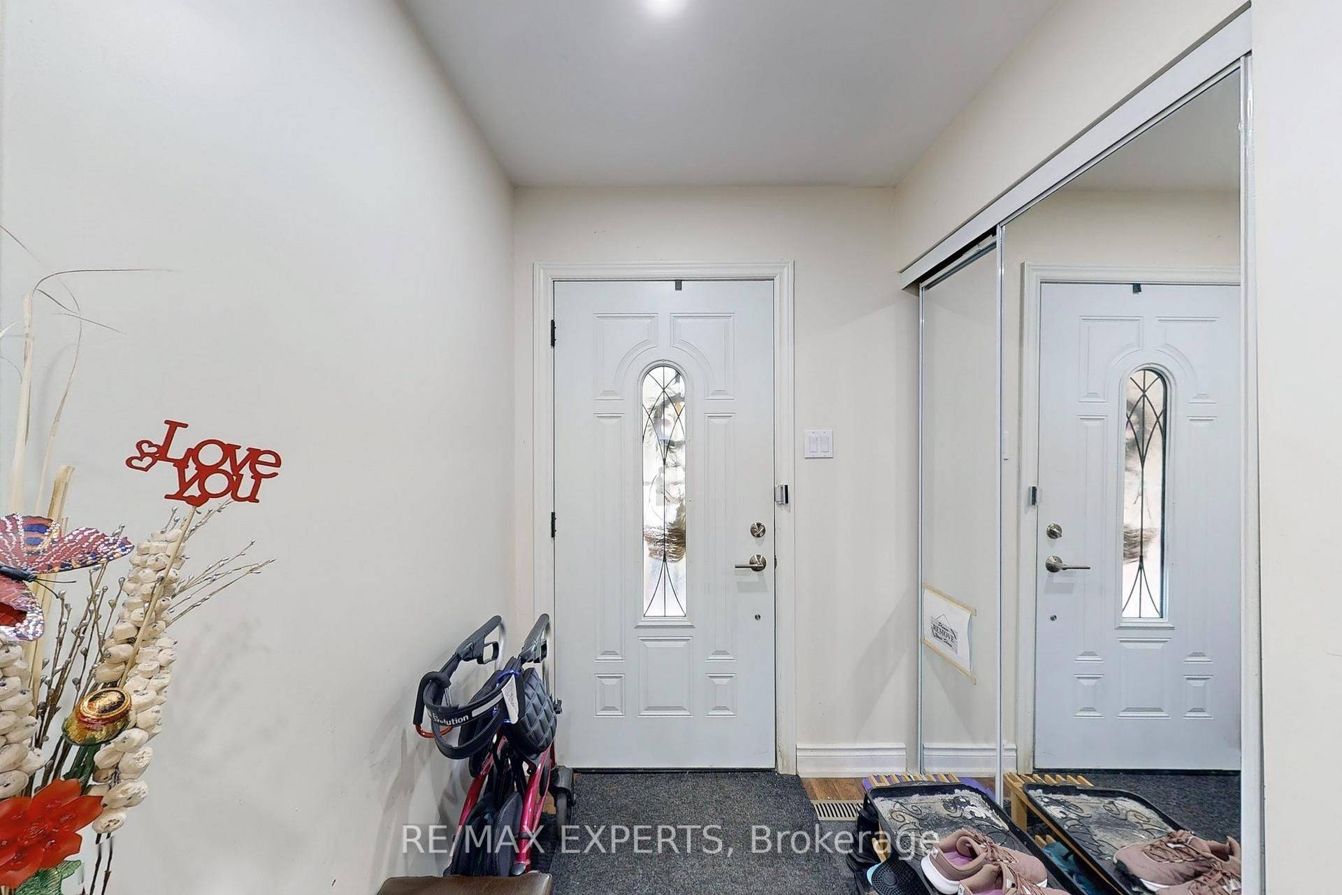 Toronto E04, ON M1P 2W5,30 Dundalk DR #44