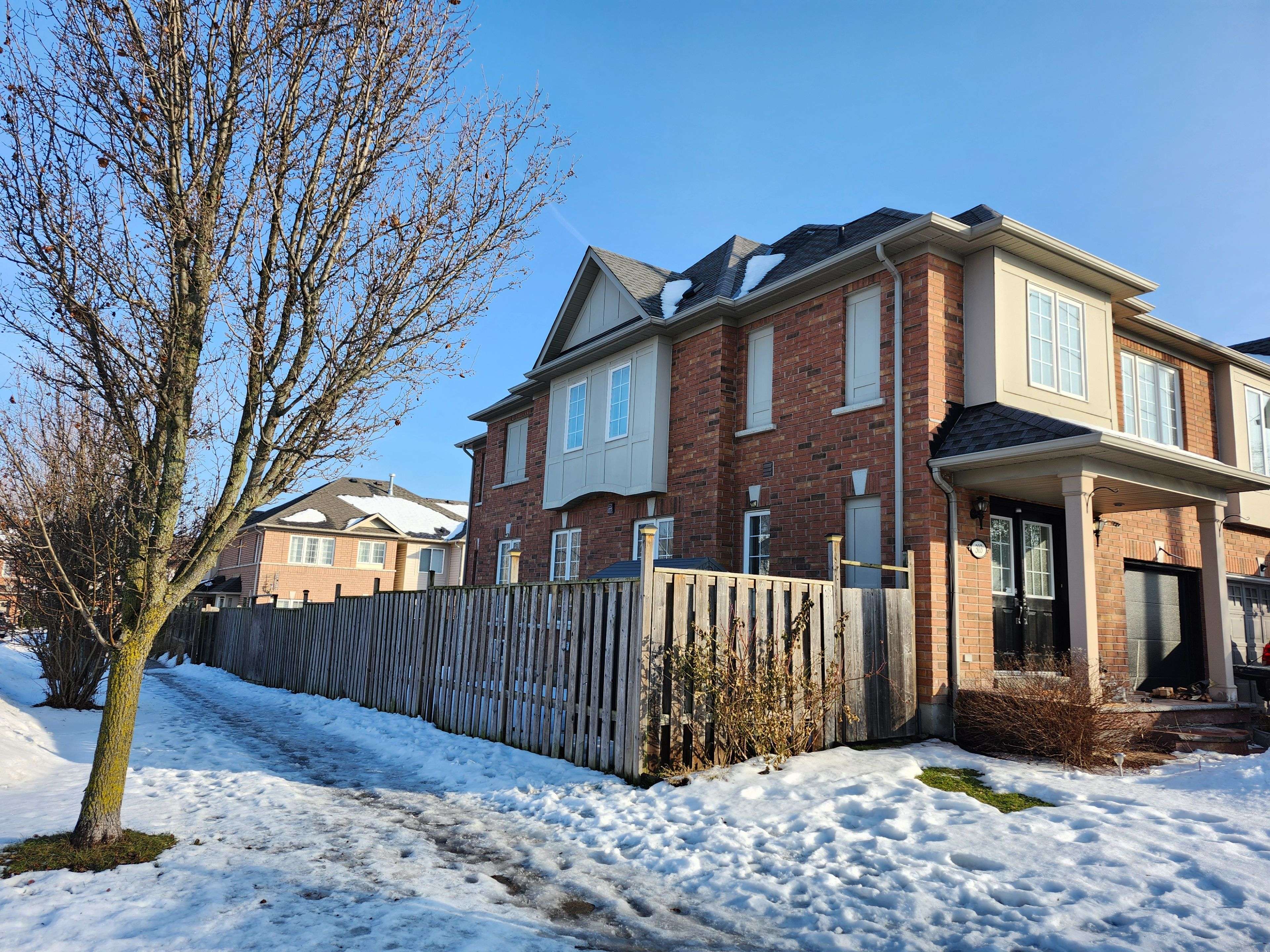 Ajax, ON L1S 0A4,303 Porte RD #Basement