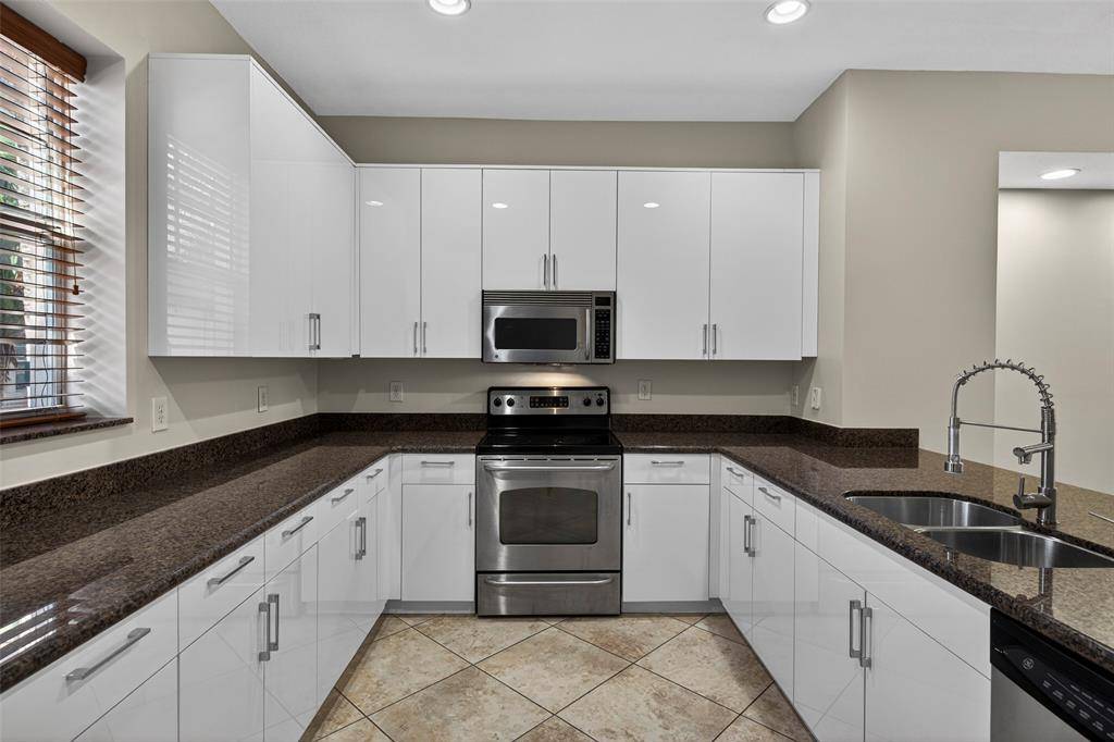 Fort Lauderdale, FL 33304,1033 NE 17th Way #1103