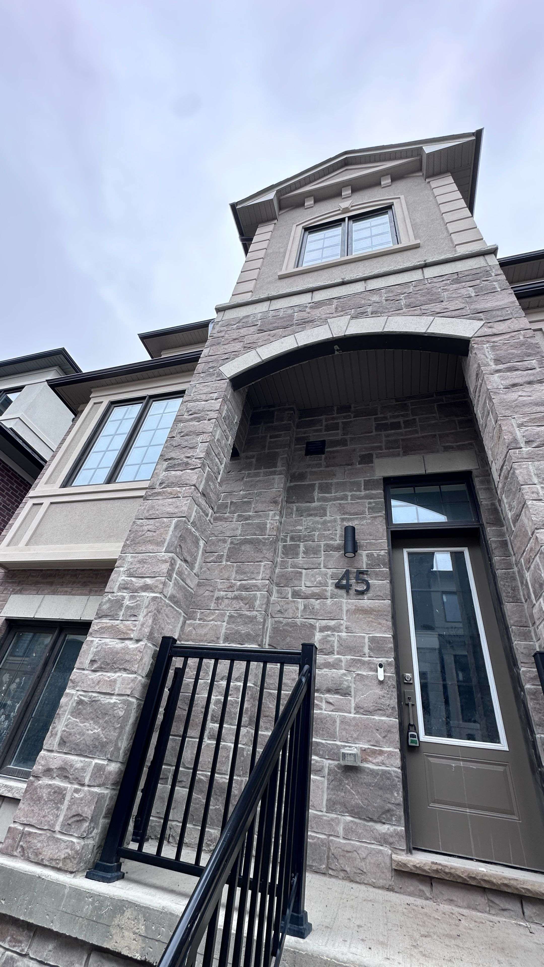 Richmond Hill, ON L4B 0J4,45 Peace LN