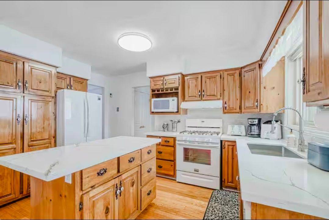 Tay, ON L0K 1R0,200 Bayview AVE