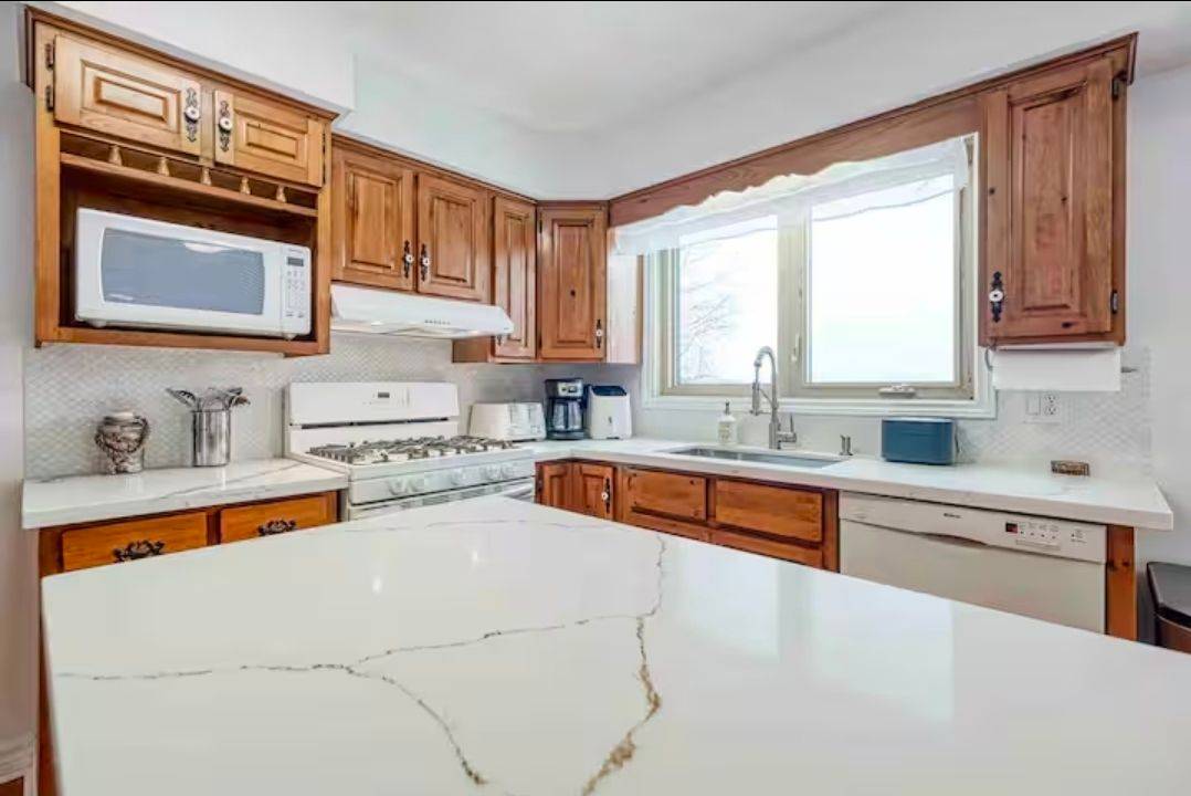 Tay, ON L0K 1R0,200 Bayview AVE