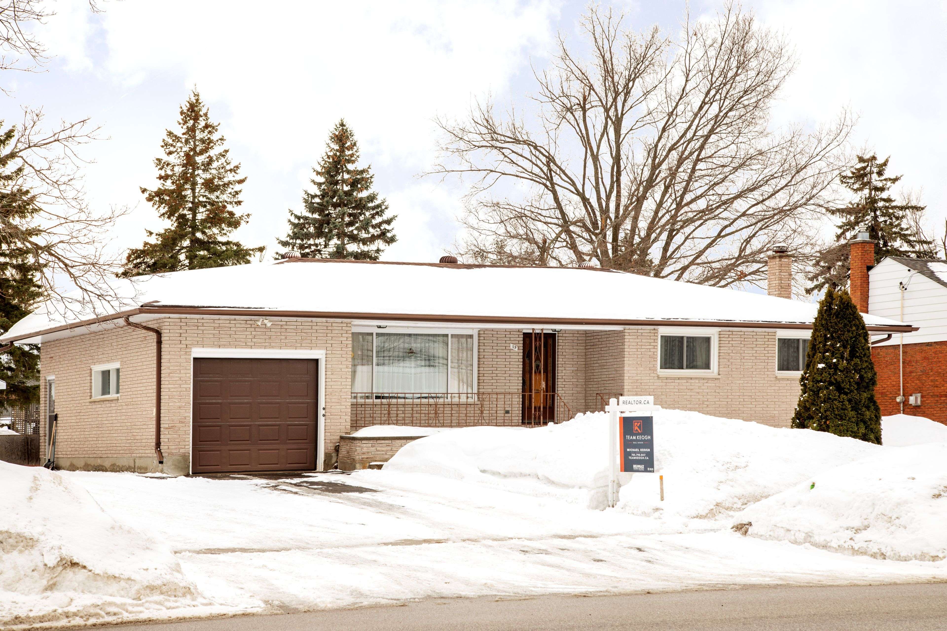 Barrie, ON L4M 2E6,19 Steel ST