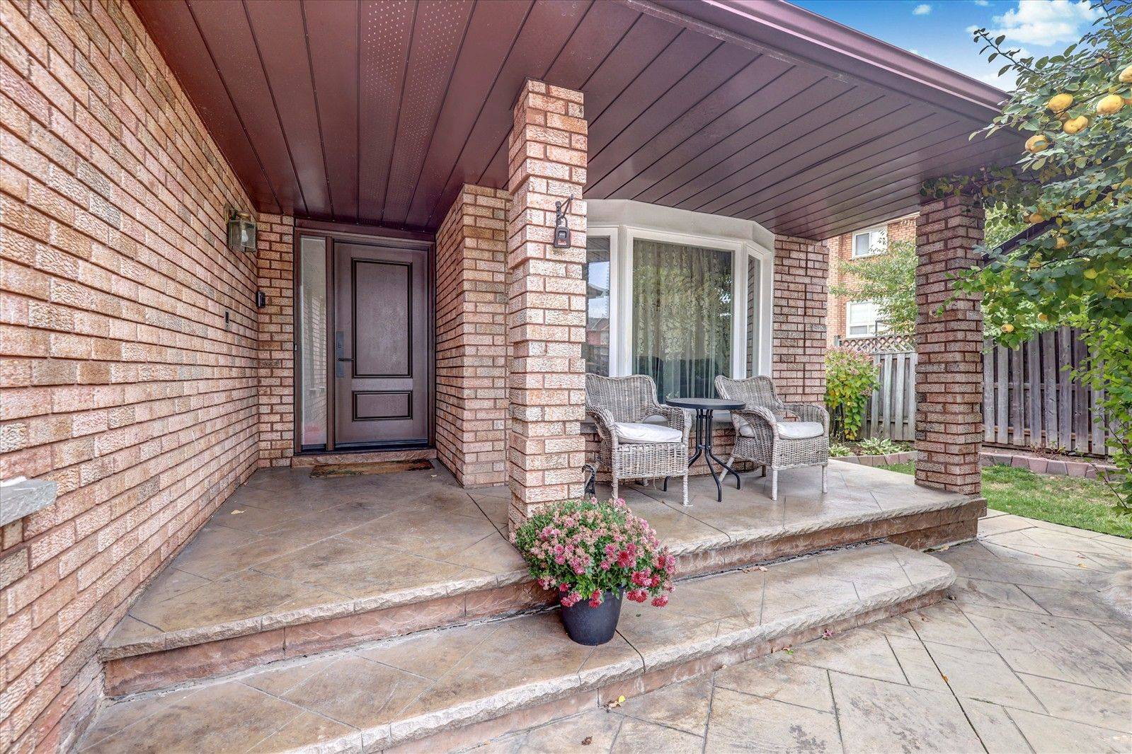 Mississauga, ON L5B 3N5,4234 Hazineh CT