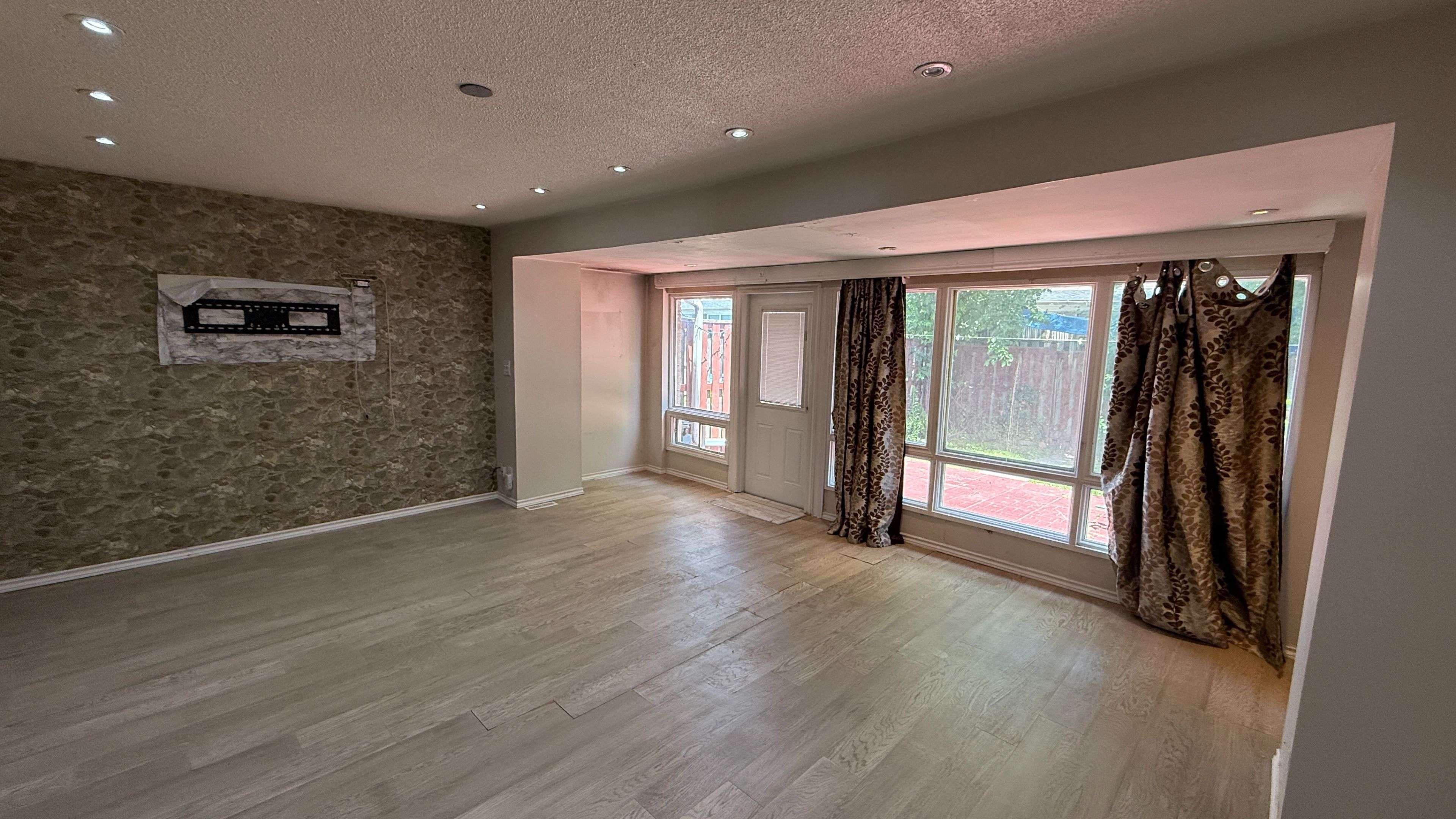 Mississauga, ON L4T 1Y5,3600 Morning Star DR #10