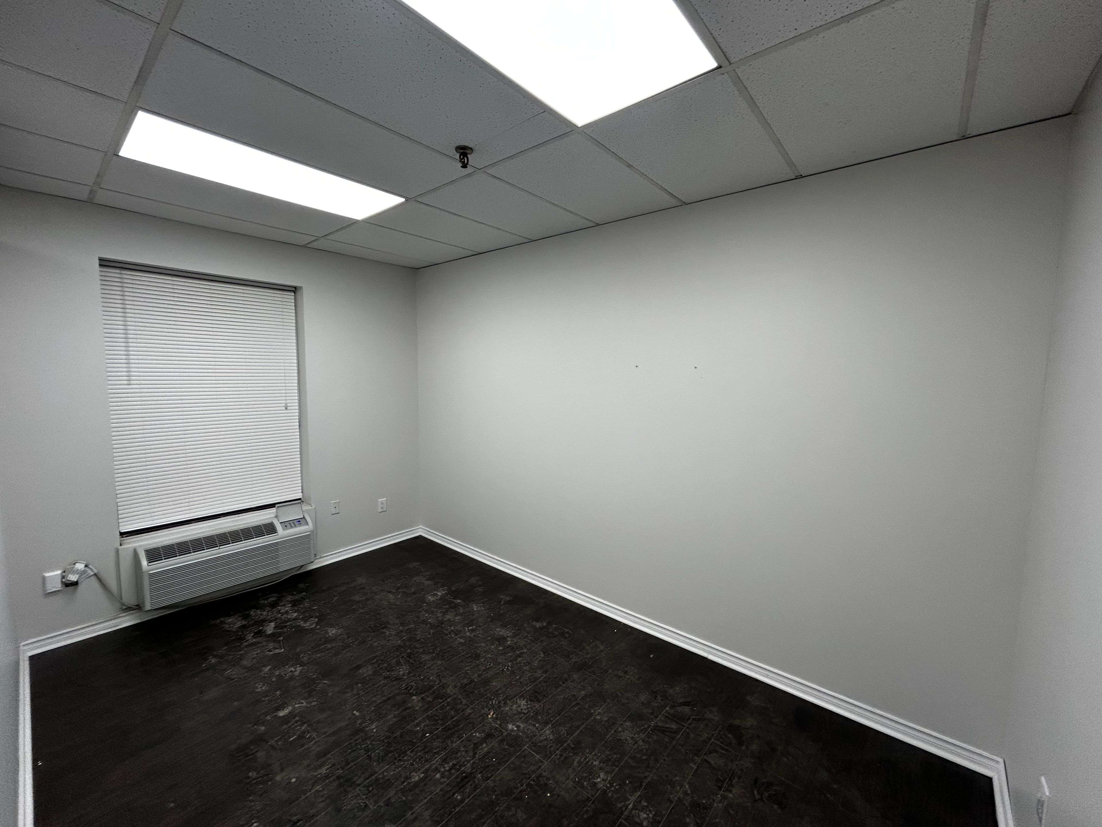 Mississauga, ON L4W 2M4,1585 Britannia RD E ## E7