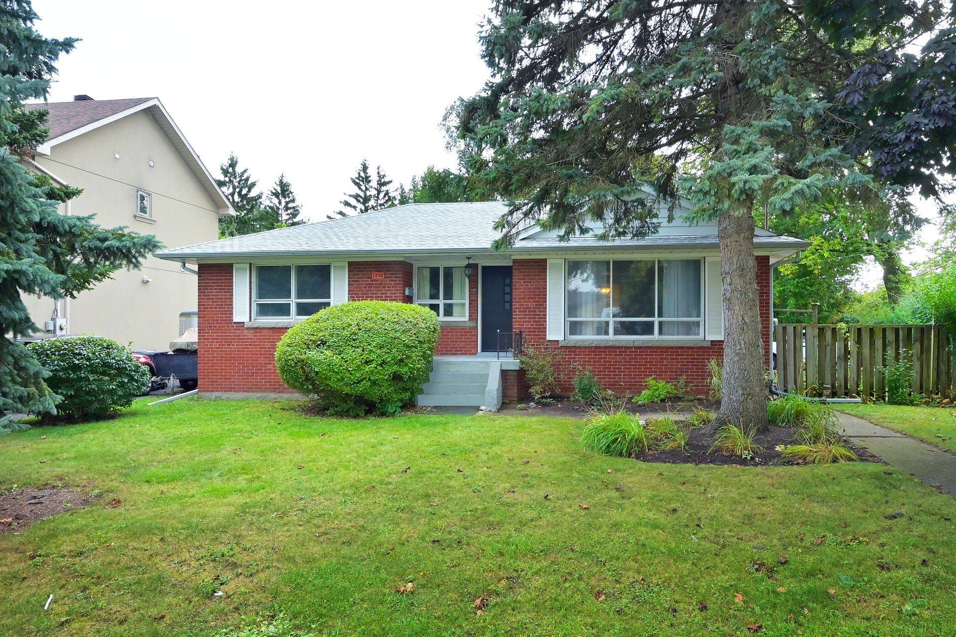 Mississauga, ON L5G 1T9,1238 Claredale RD