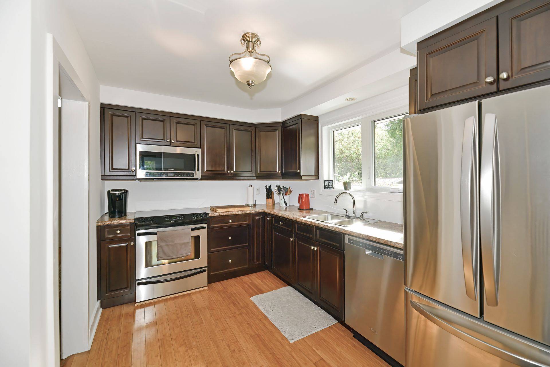 Mississauga, ON L5G 1T9,1238 Claredale RD