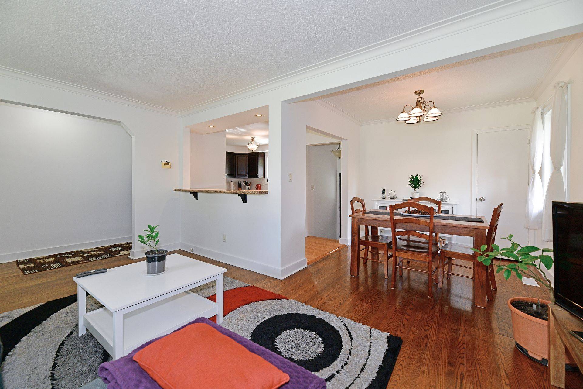 Mississauga, ON L5G 1T9,1238 Claredale RD