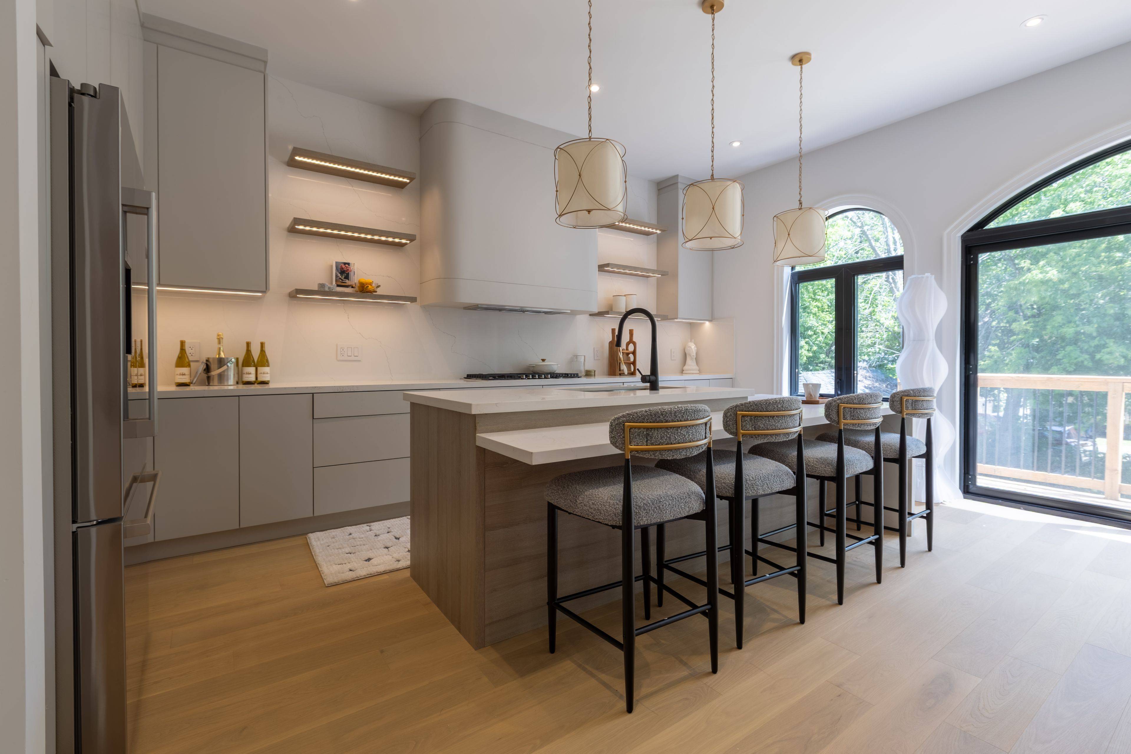 Toronto W06, ON M8V 1X6,21 Murrie ST