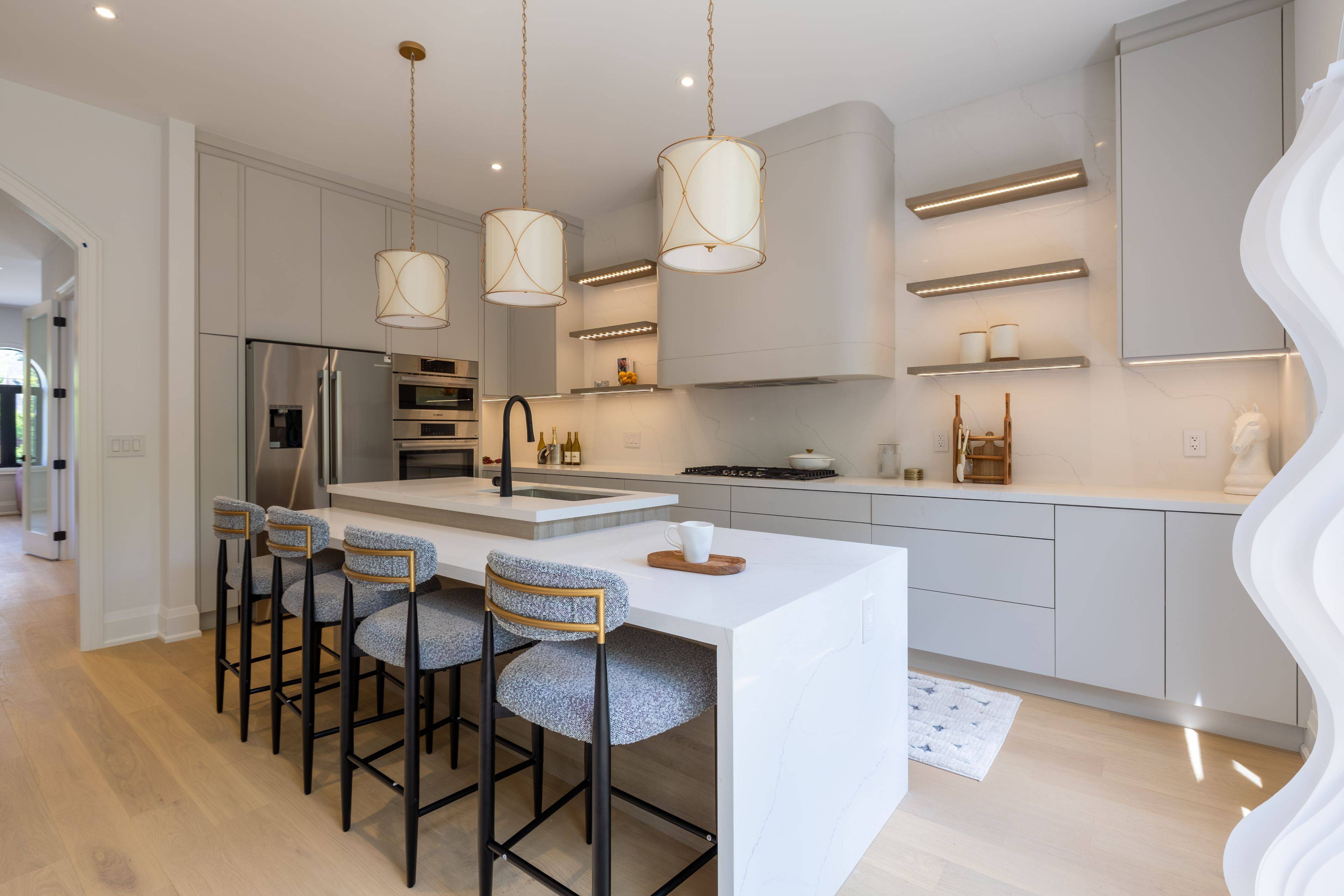 Toronto W06, ON M8V 1X6,21 Murrie ST