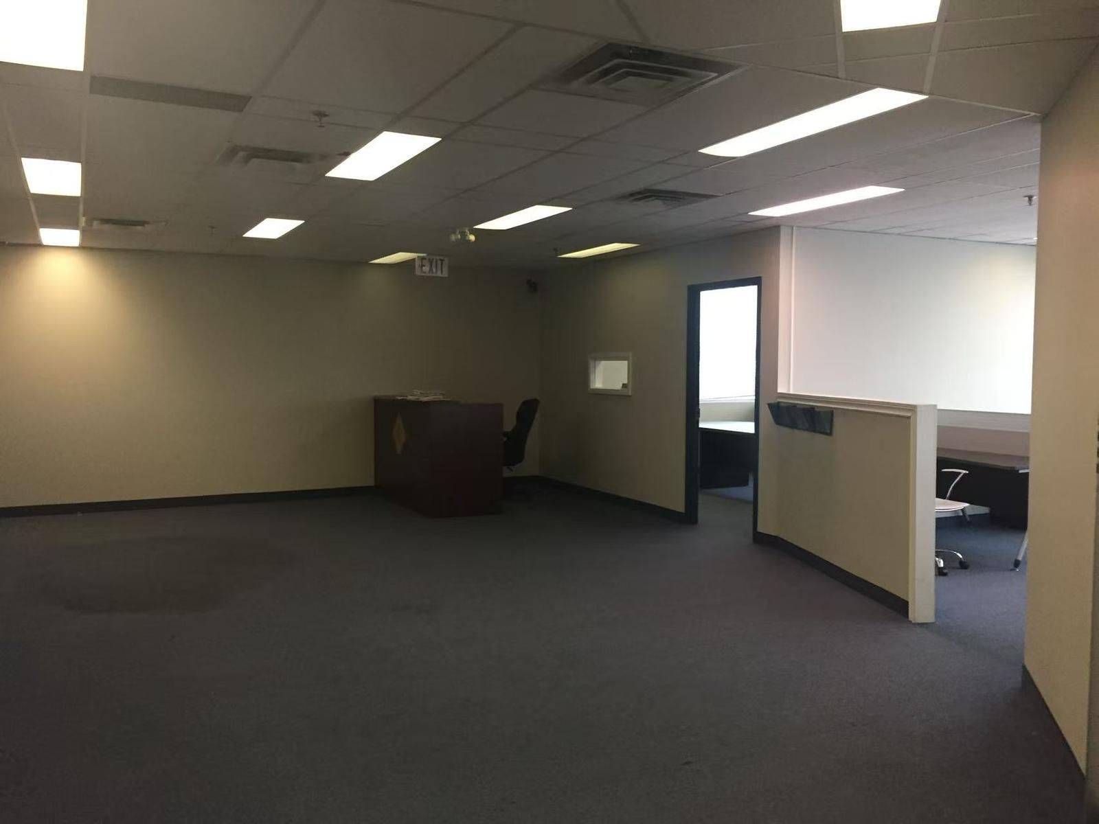 Mississauga, ON L4W 5A6,2800 Skymark AVE #306