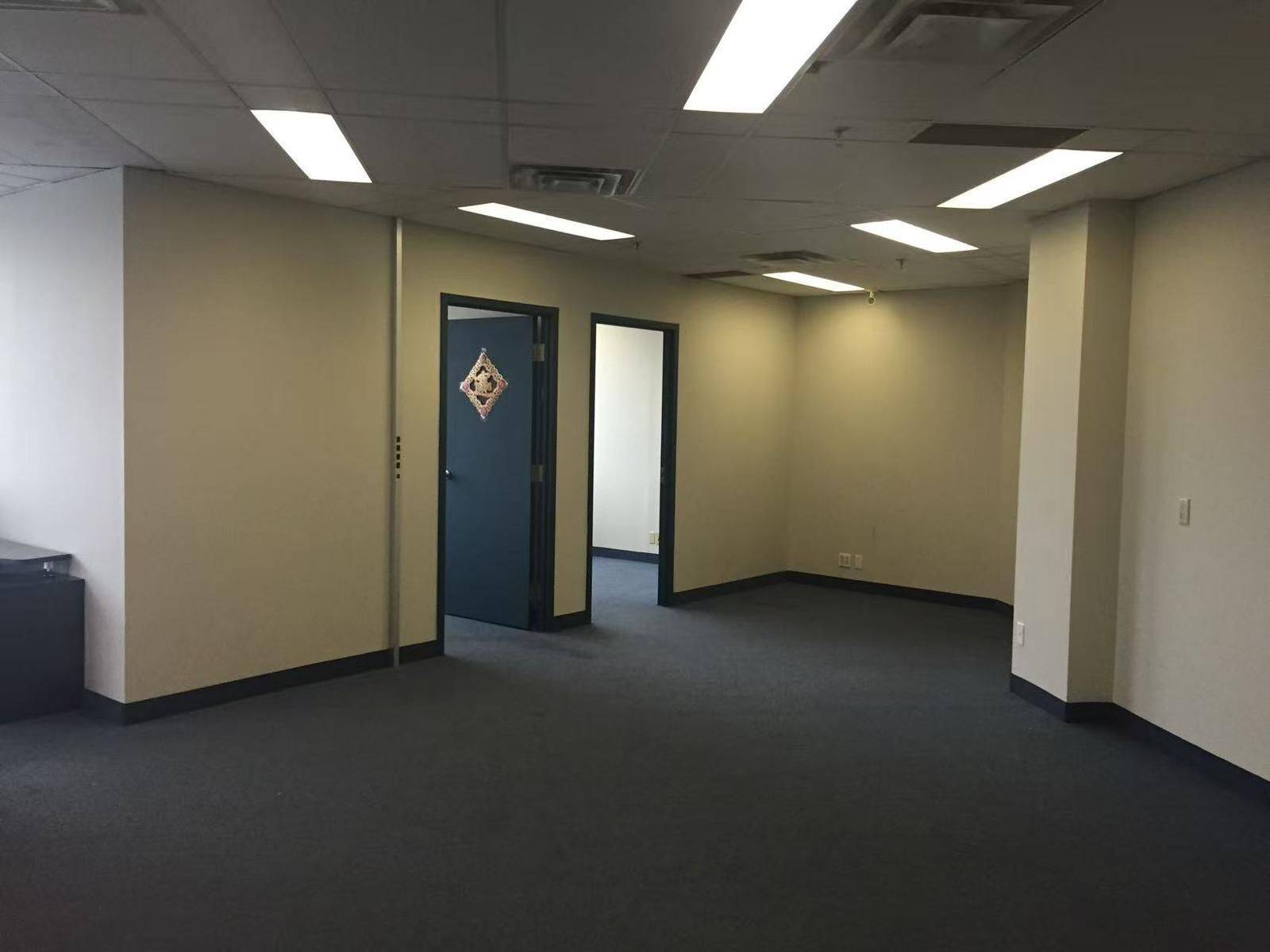 Mississauga, ON L4W 5A6,2800 Skymark AVE #306