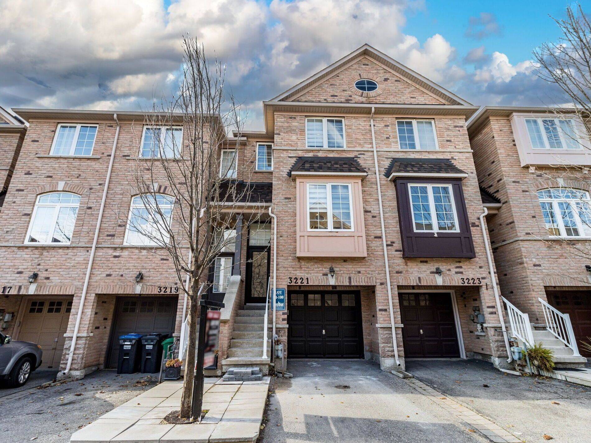 Mississauga, ON L5N 8R3,3221 Redpath CIR