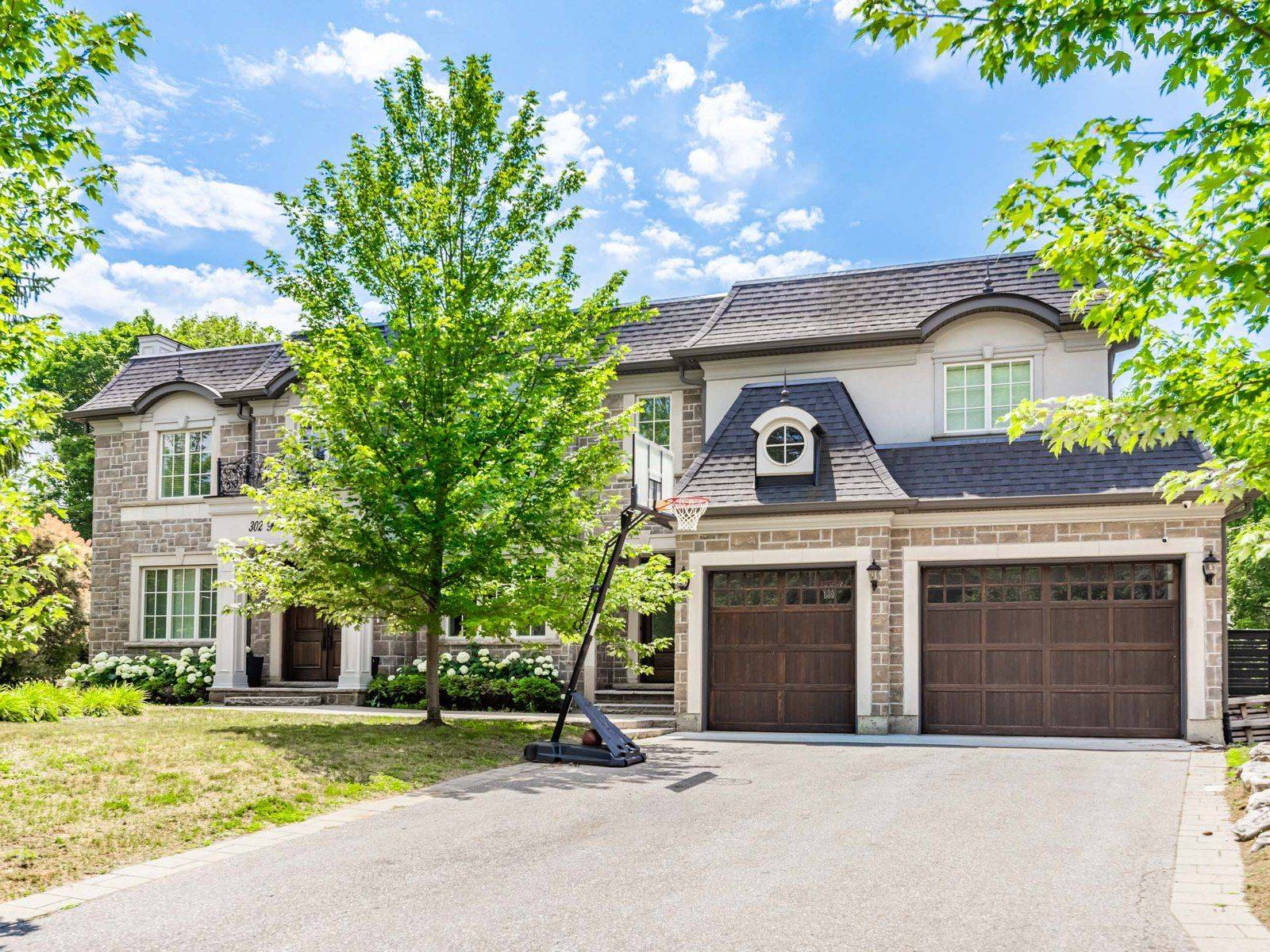 Oakville, ON L6J 4X3,302 Pinehurst DR W