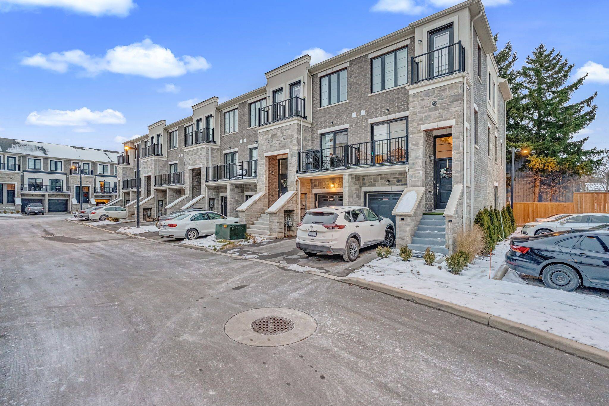 Hamilton, ON L8B 1X6,383 Dundas ST E #21