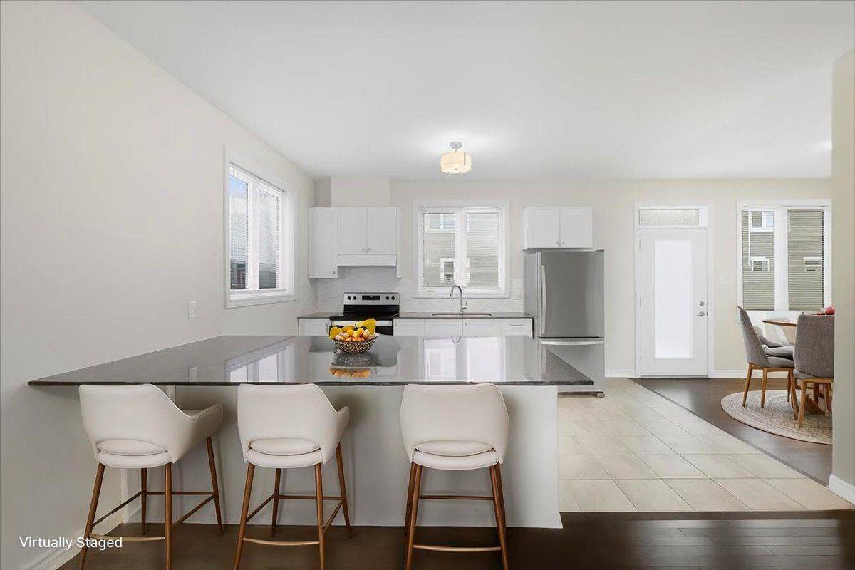 Orleans - Convent Glen And Area, ON K1W 0M5,504 Loury ROW