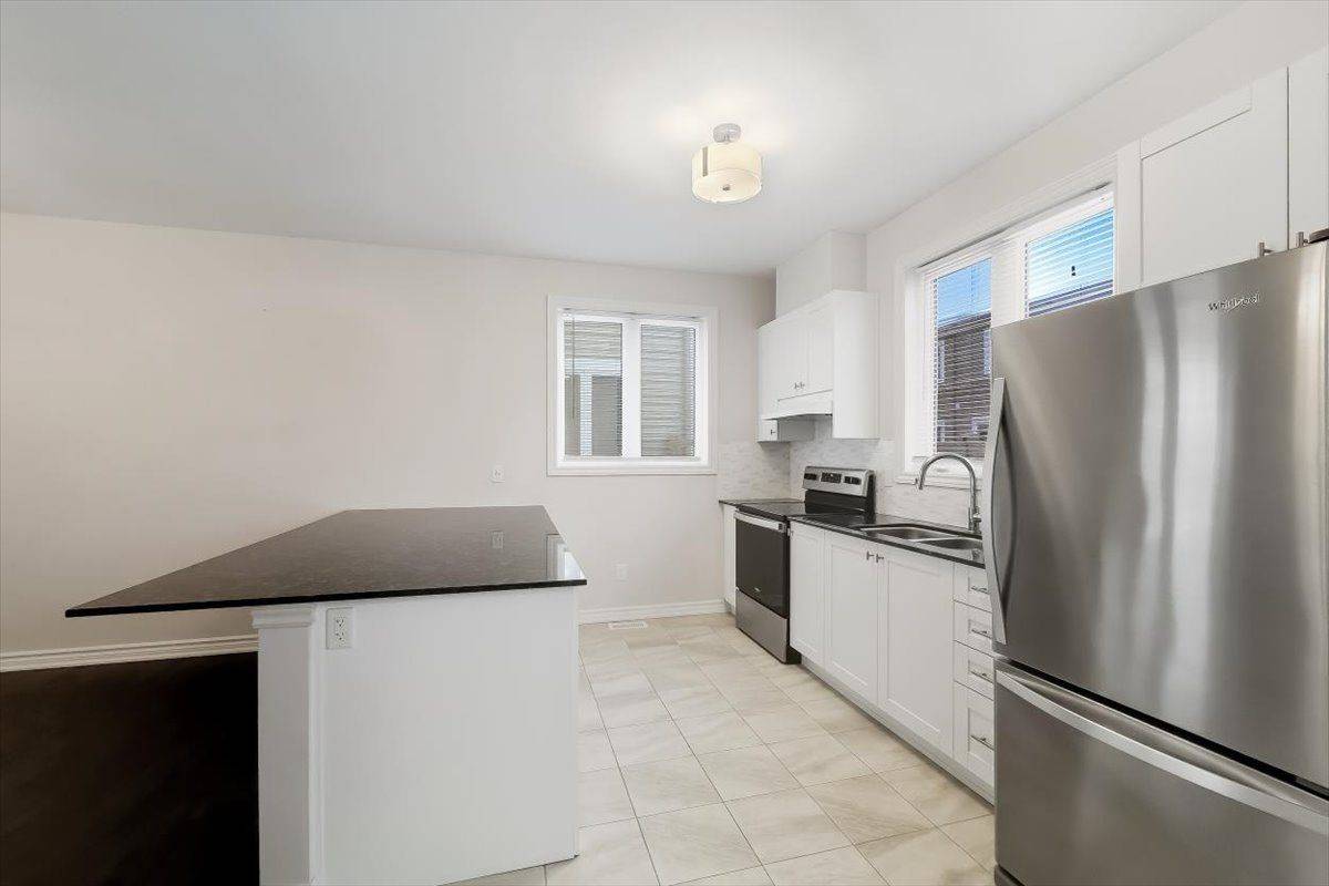 Orleans - Convent Glen And Area, ON K1W 0M5,504 Loury ROW