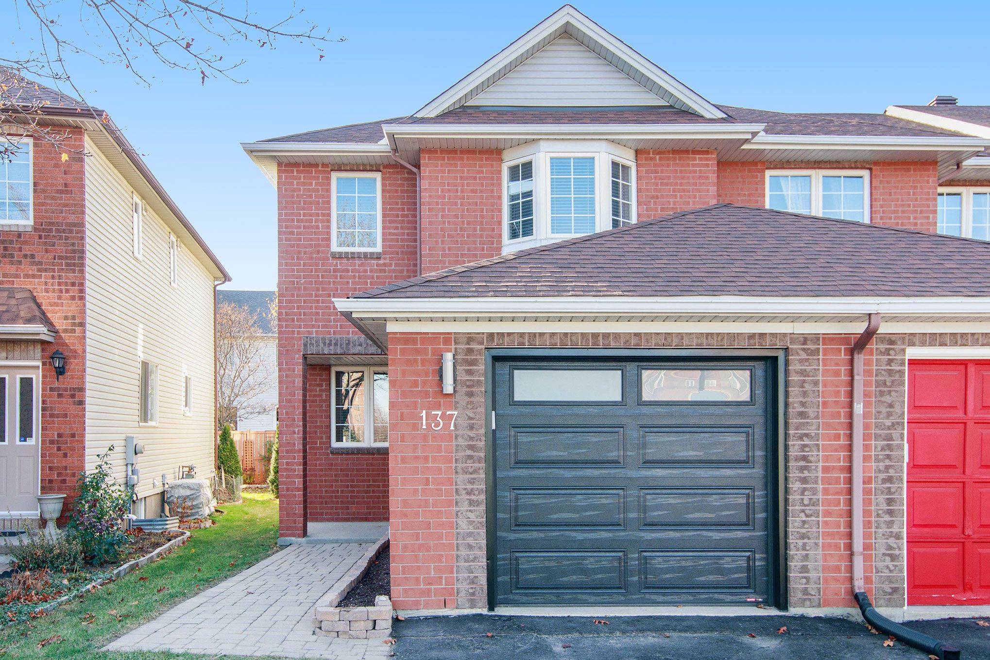 Carlington - Central Park, ON K2C 4C1,137 Central Park DR