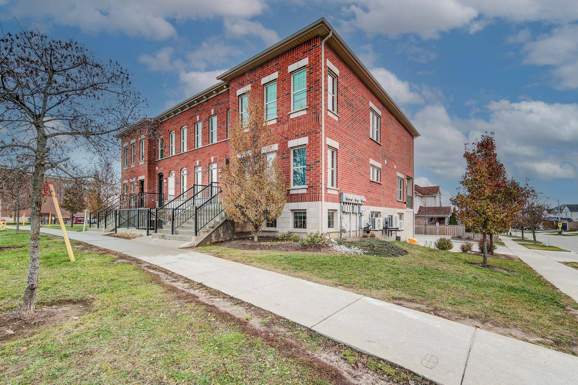 Kitchener, ON N2E 4G2,275 Max Becker DR #5