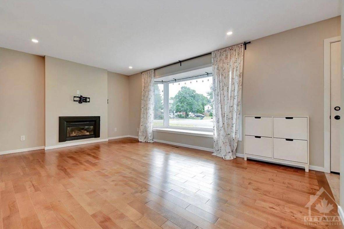 Meadowlands - Crestview And Area, ON K2G 2L6,25 Epworth AVE