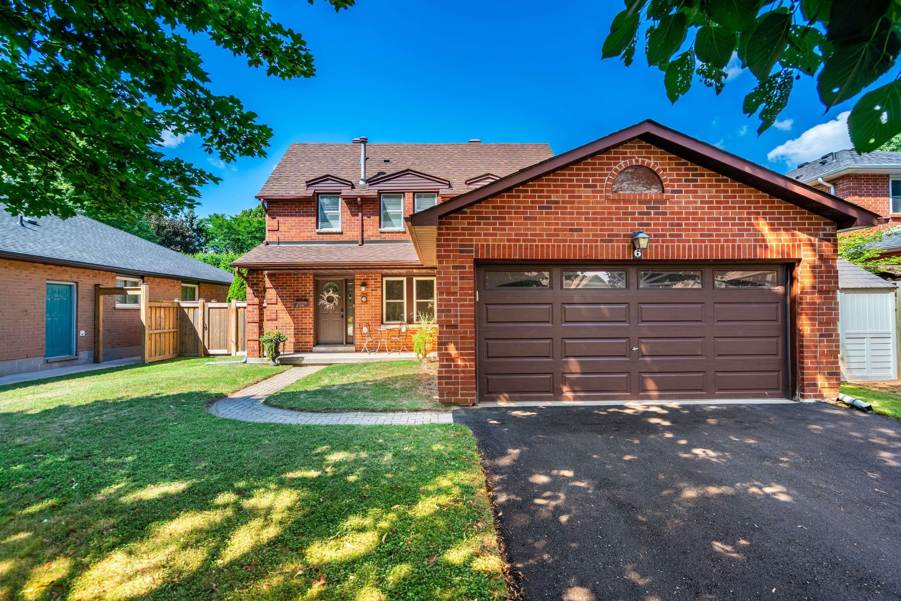 Hamilton, ON L9G 4E3,6 Lilac CT