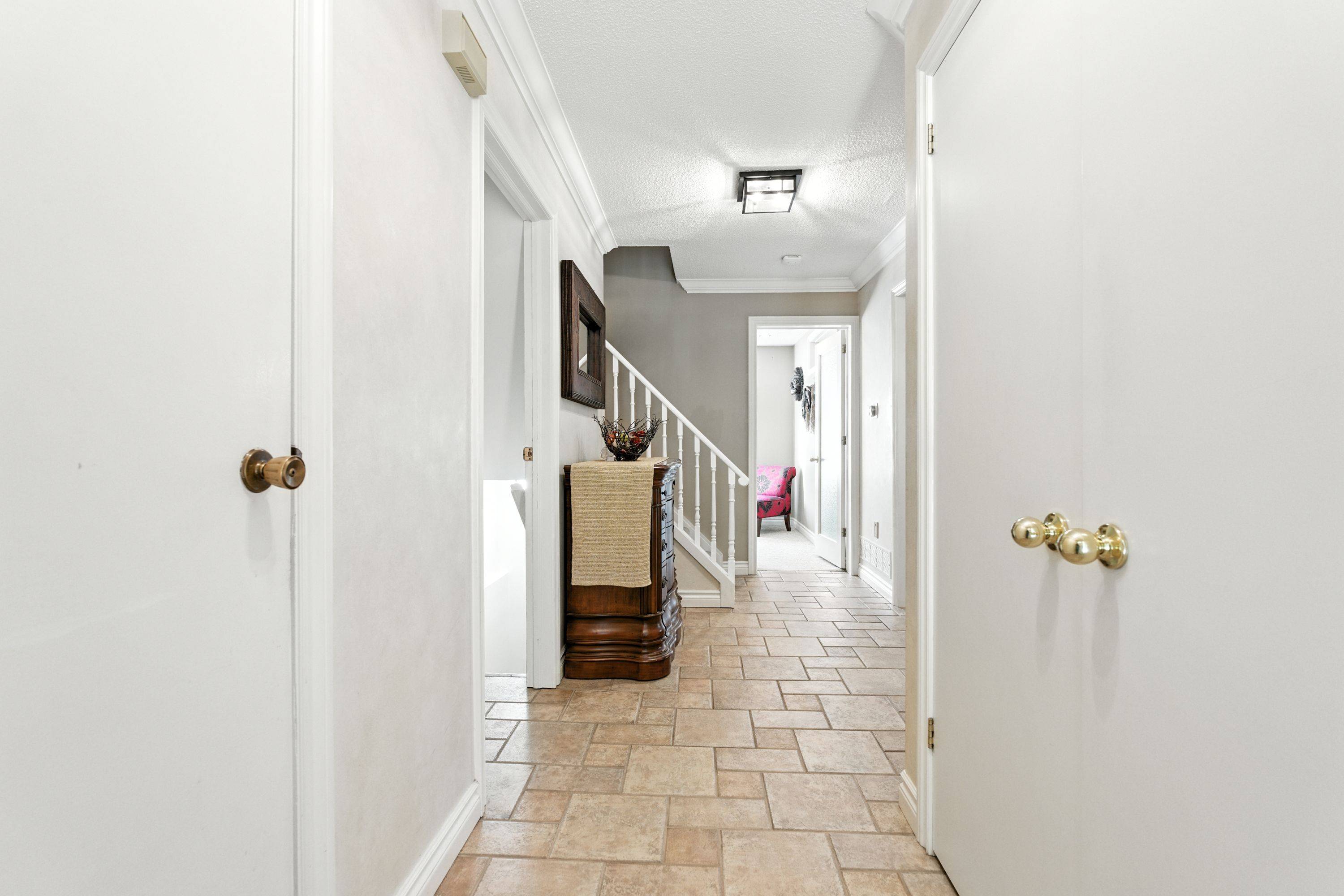 Hamilton, ON L9G 4E3,6 Lilac CT