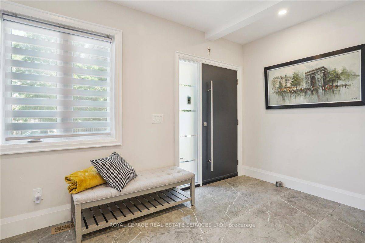 Hamilton, ON L9H 2Z9,24 Peel ST N