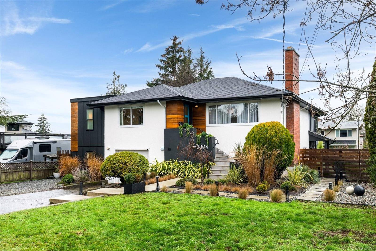 Saanich, BC V8P 4L6,3204 Aldridge St