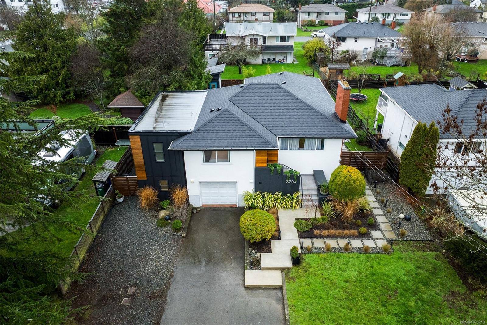 Saanich, BC V8P 4L6,3204 Aldridge St