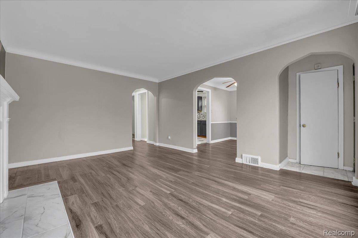 Detroit, MI 48228,8882 Warwick ST