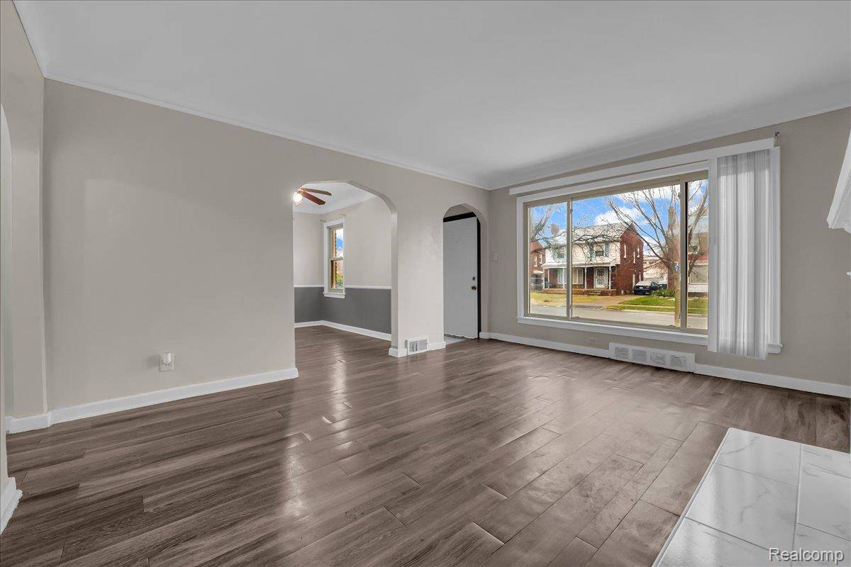 Detroit, MI 48228,8882 Warwick ST