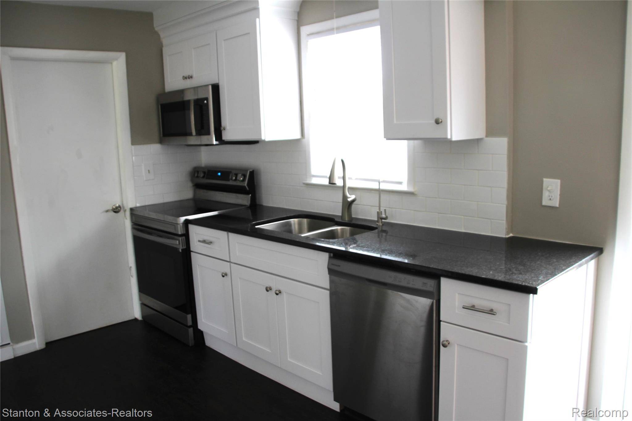 Royal Oak, MI 48073,1212 OTTAWA DR