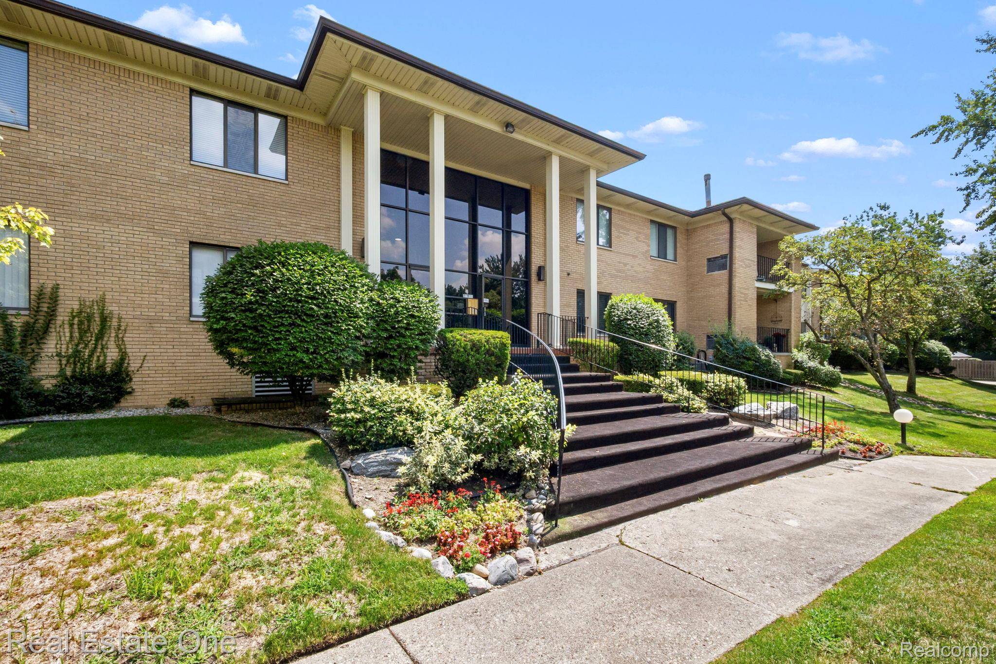 Farmington Hills, MI 48334,31915 W 14 Mile RD #247door B