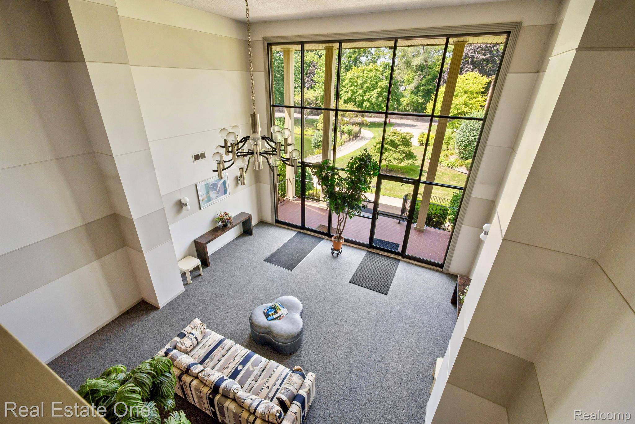 Farmington Hills, MI 48334,31915 W 14 Mile RD #247door B