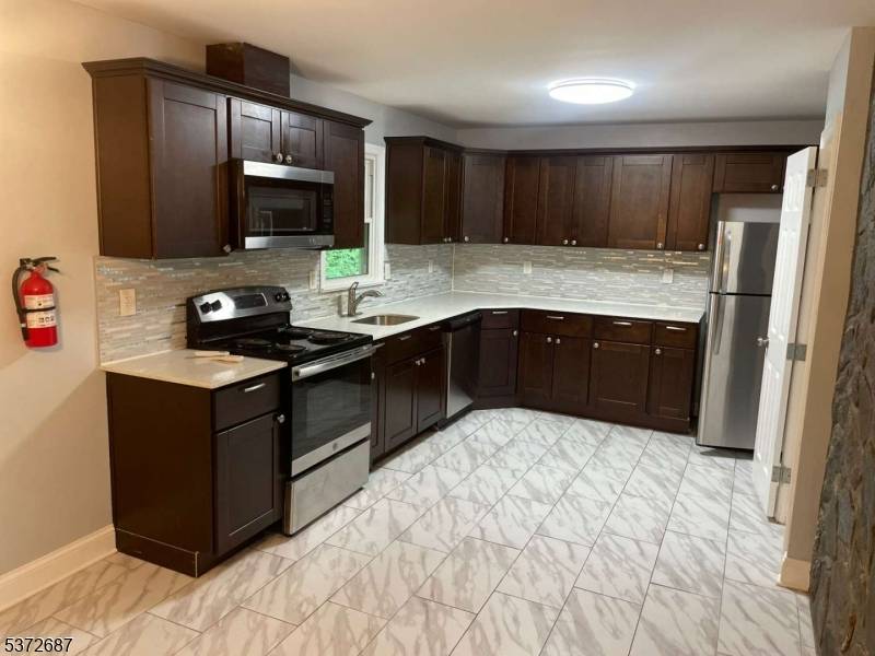 Vernon Twp., NJ 07462,16 Andrea Dr