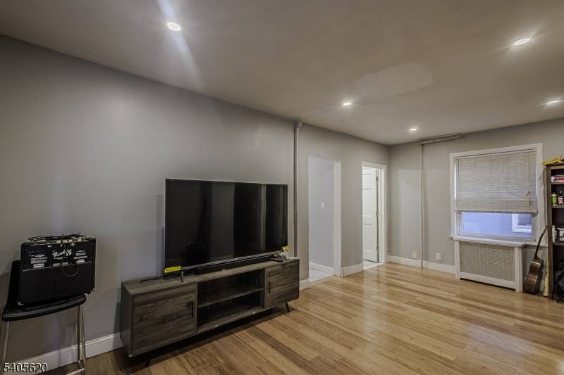 Bloomfield Twp., NJ 07003,158 Glenwood Ave