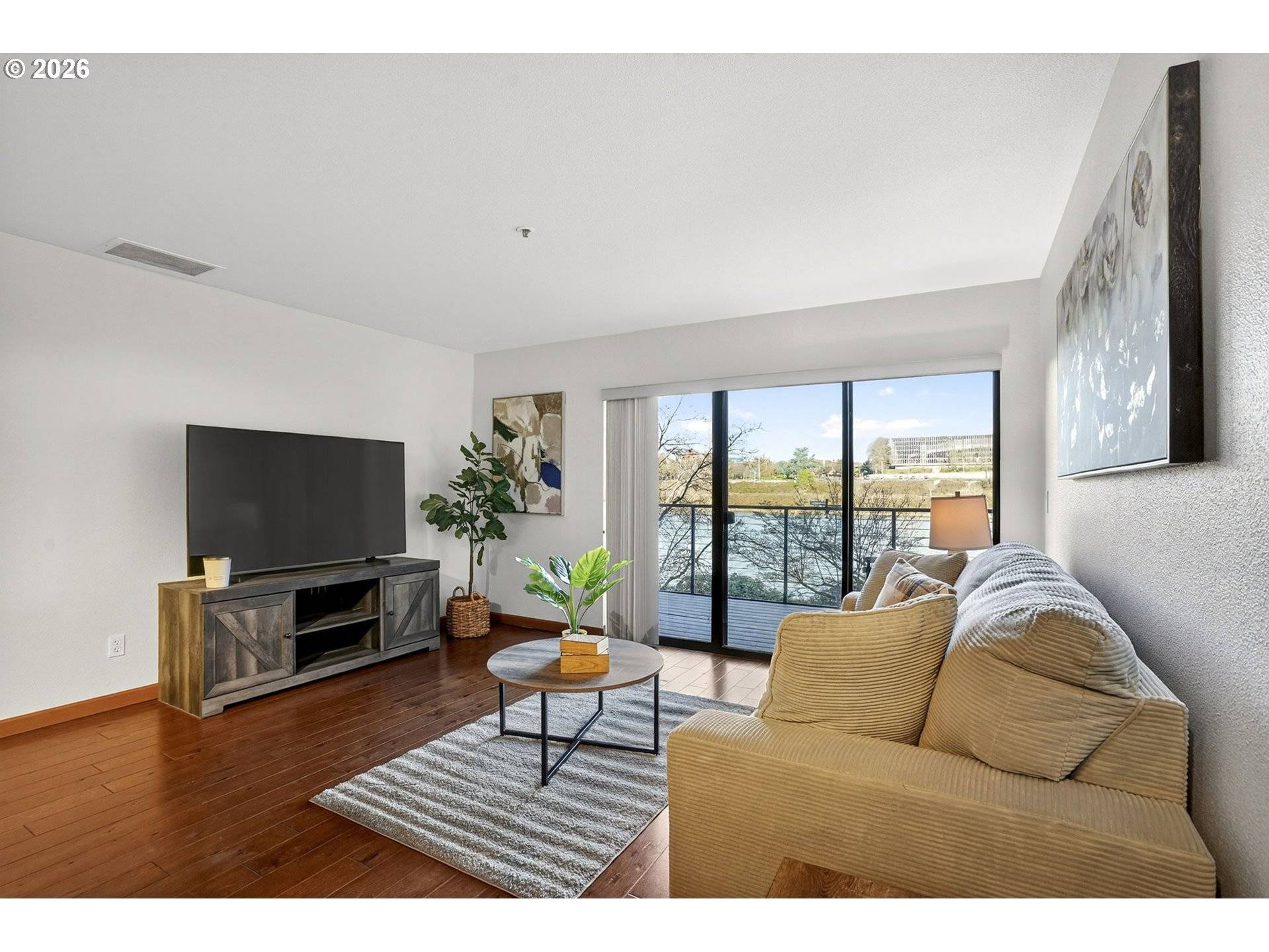 Portland, OR 97209,910 NW NAITO PKWY #i18