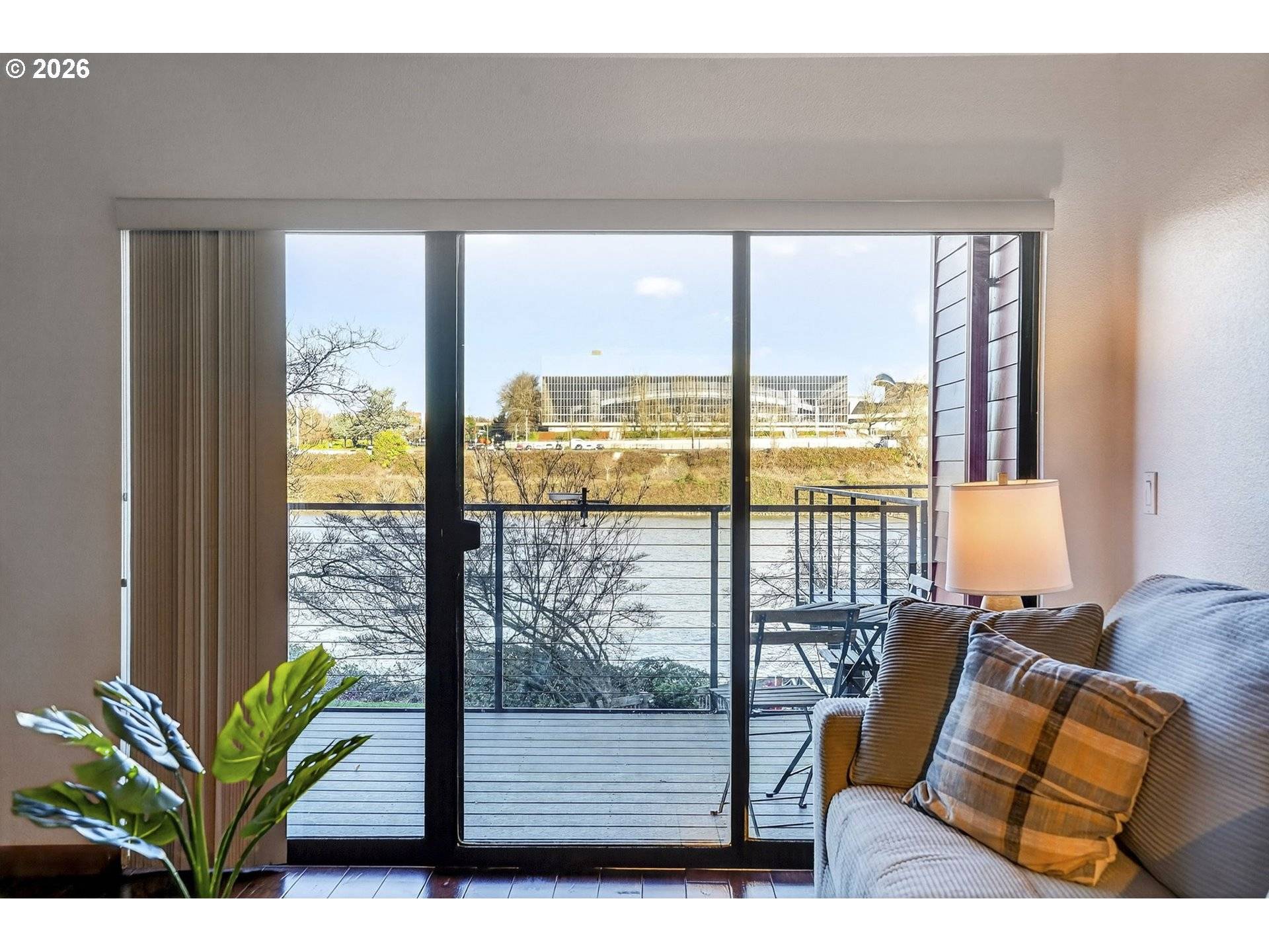 Portland, OR 97209,910 NW NAITO PKWY #i18